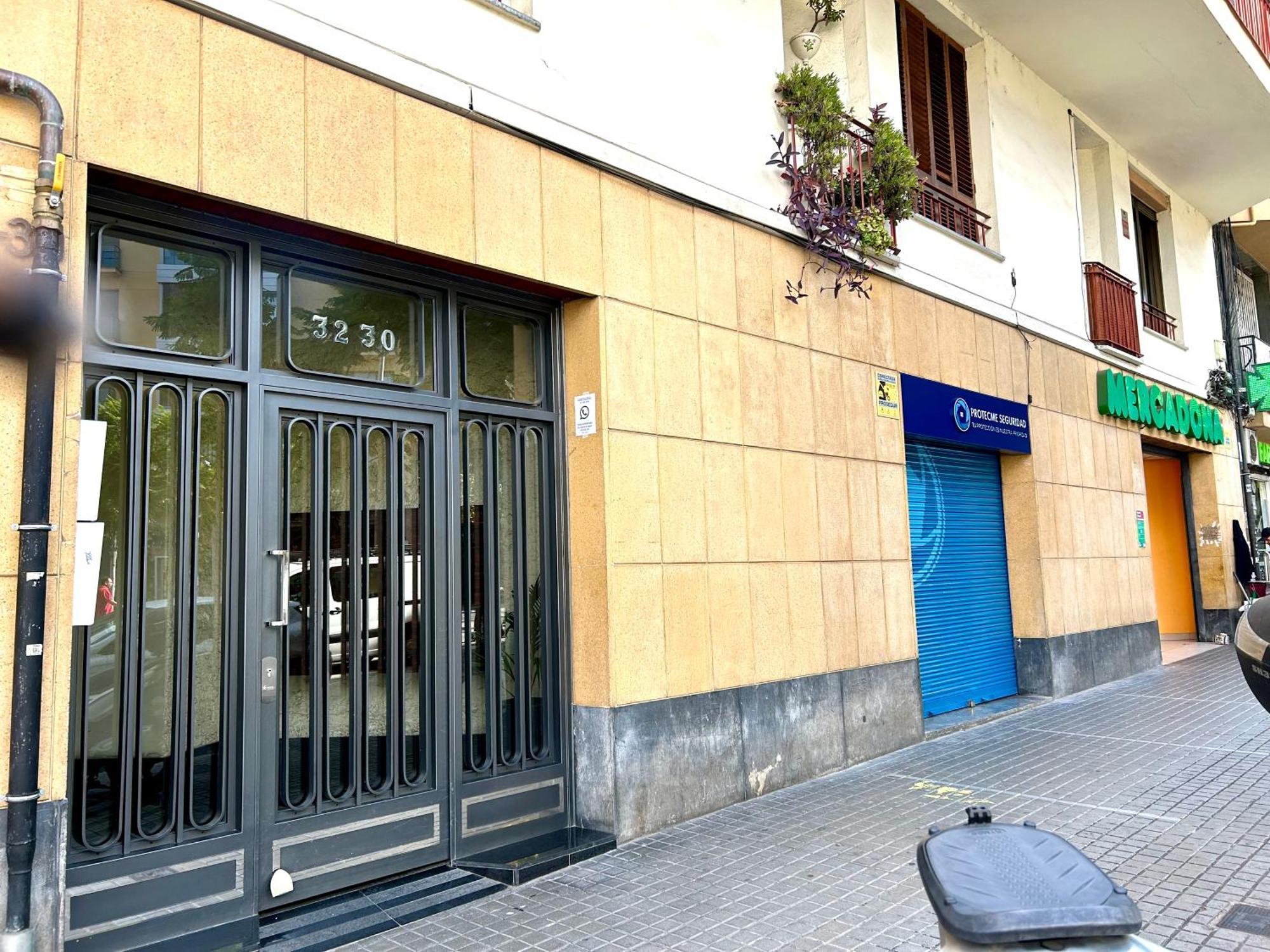 Apartment carrer d'Olesa Barcelone Extérieur photo