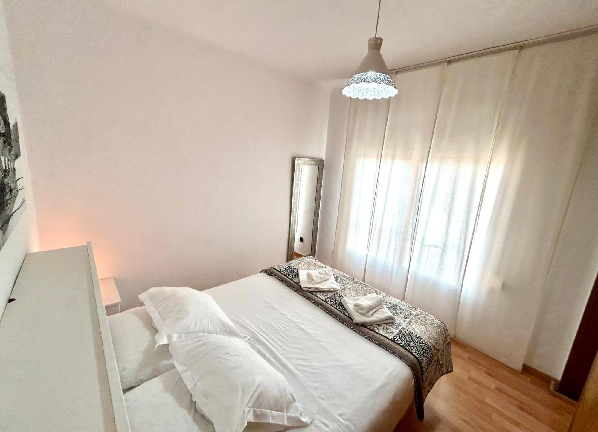 Apartment carrer d'Olesa Barcelone Extérieur photo