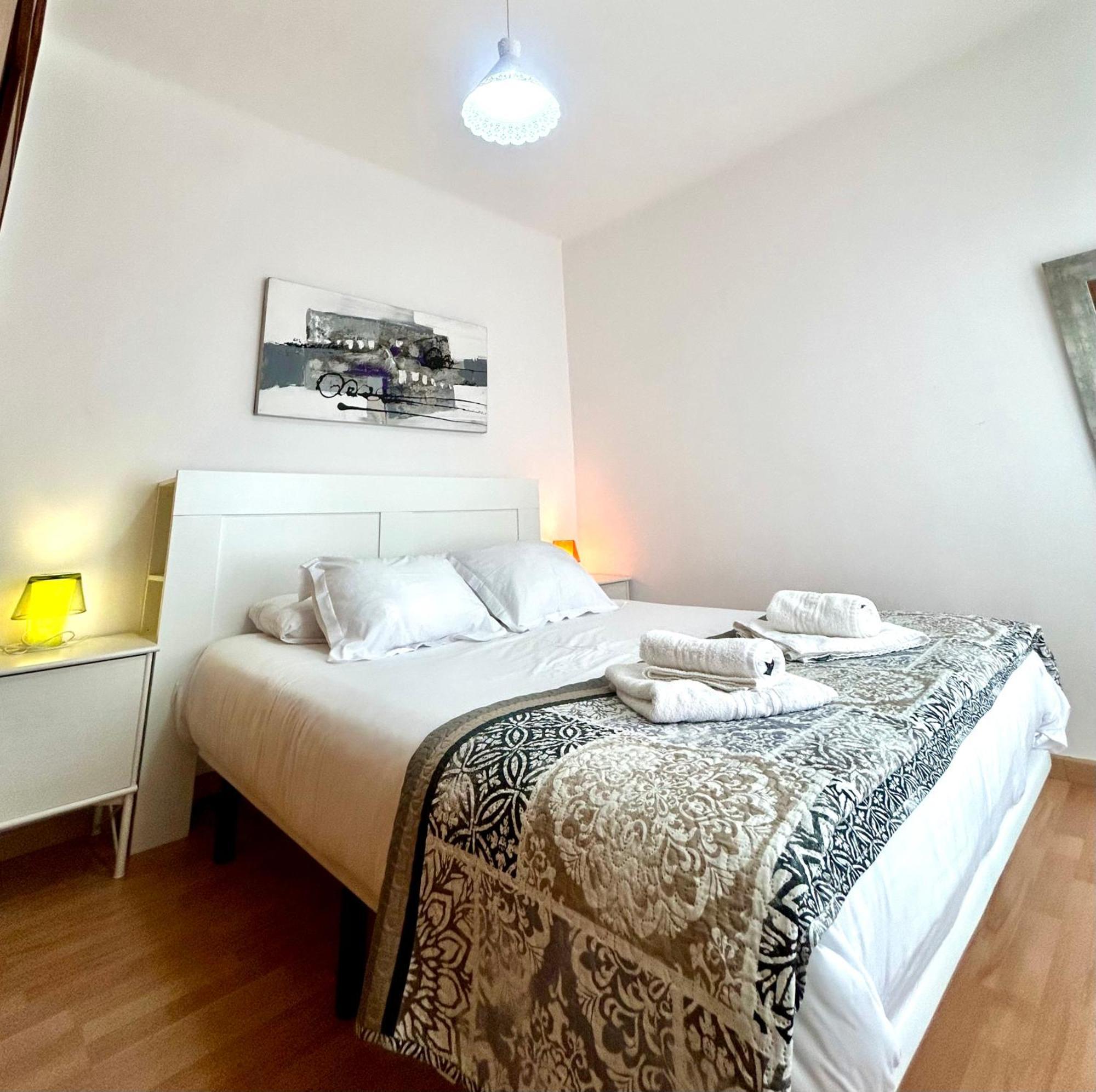 Apartment carrer d'Olesa Barcelone Extérieur photo