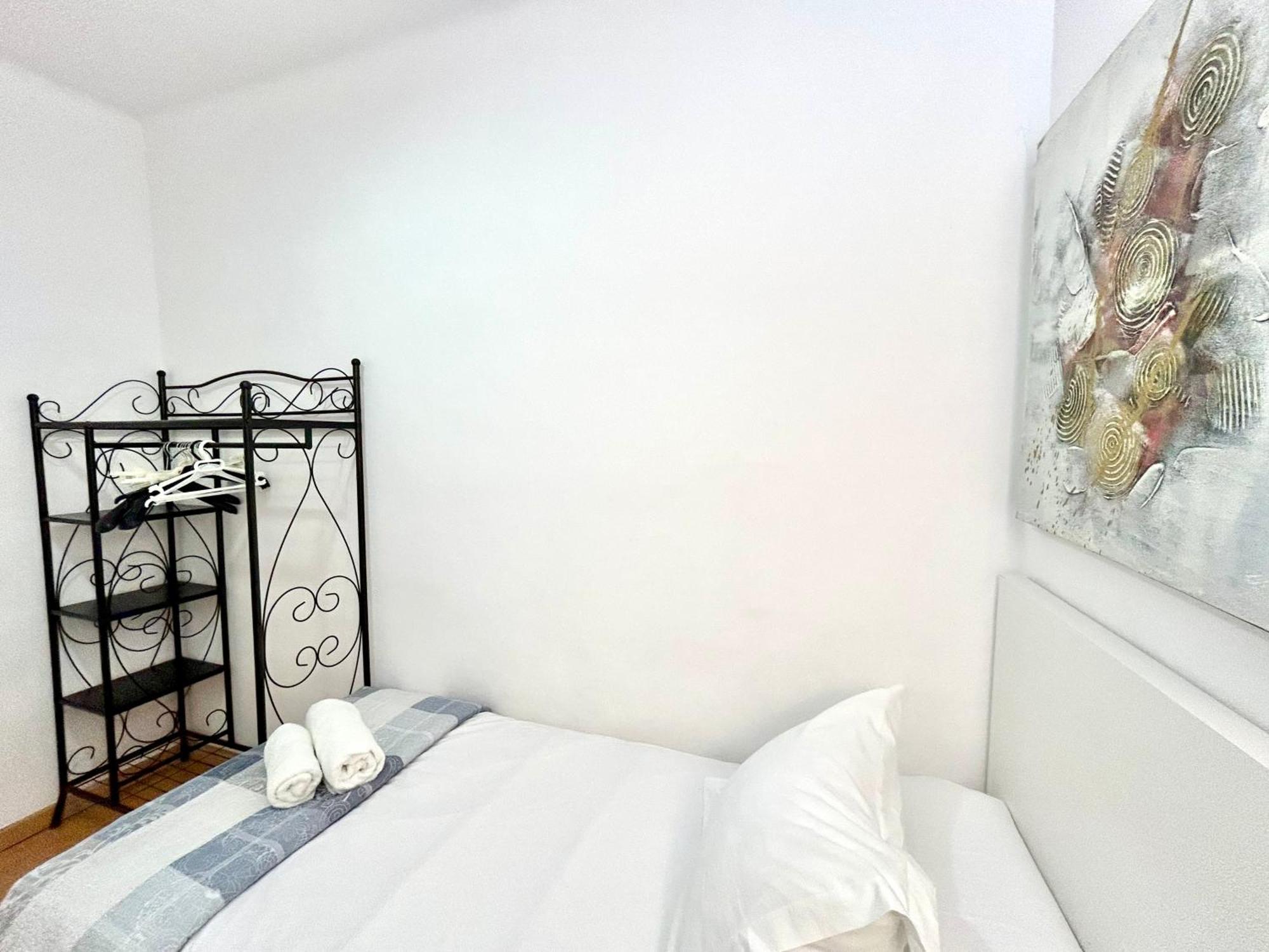 Apartment carrer d'Olesa Barcelone Extérieur photo