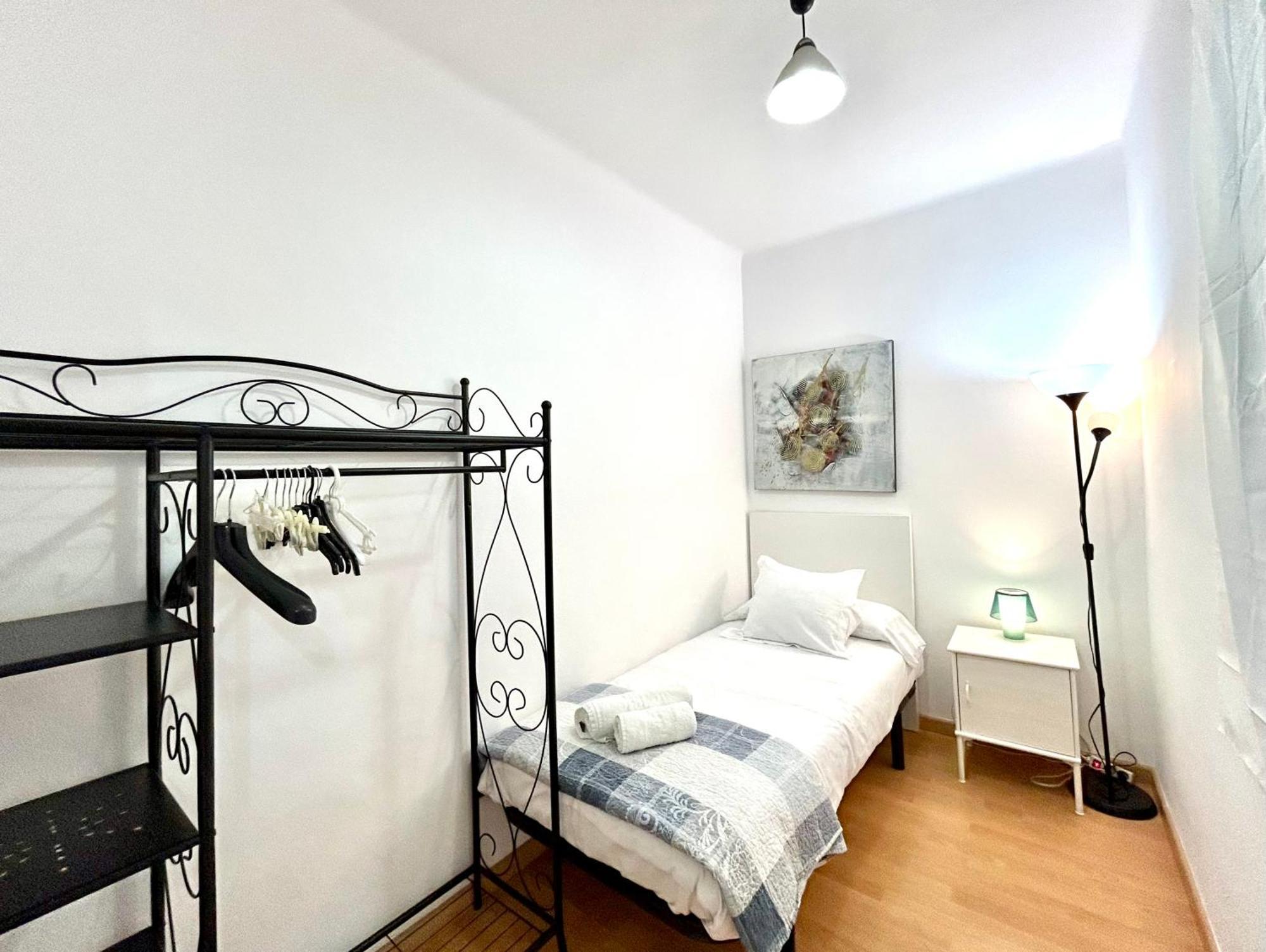 Apartment carrer d'Olesa Barcelone Extérieur photo