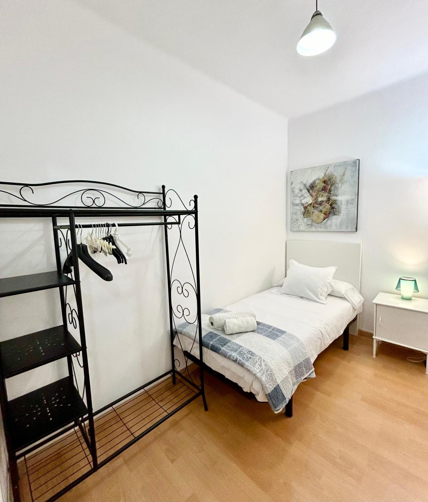 Apartment carrer d'Olesa Barcelone Extérieur photo