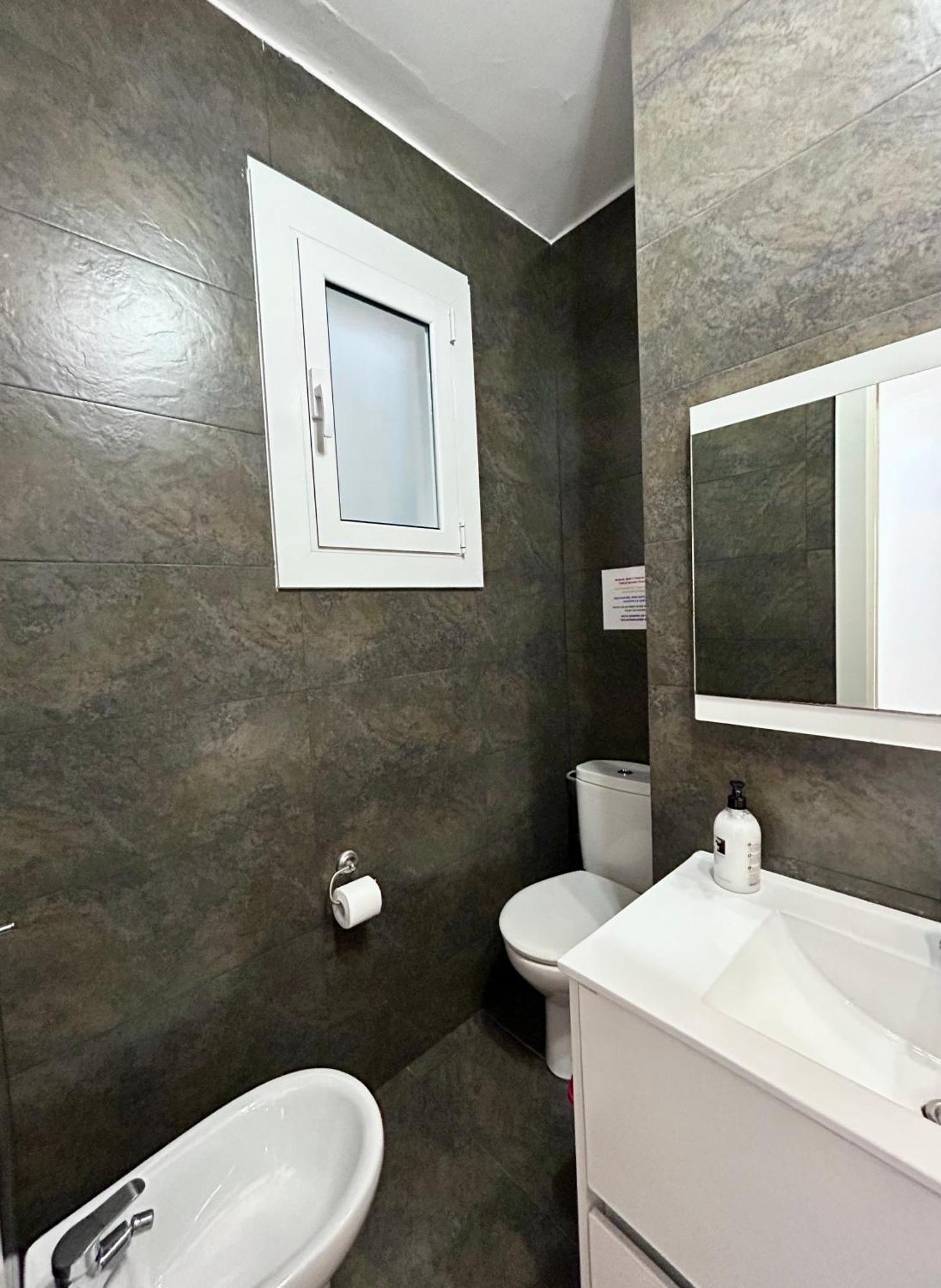 Apartment carrer d'Olesa Barcelone Extérieur photo